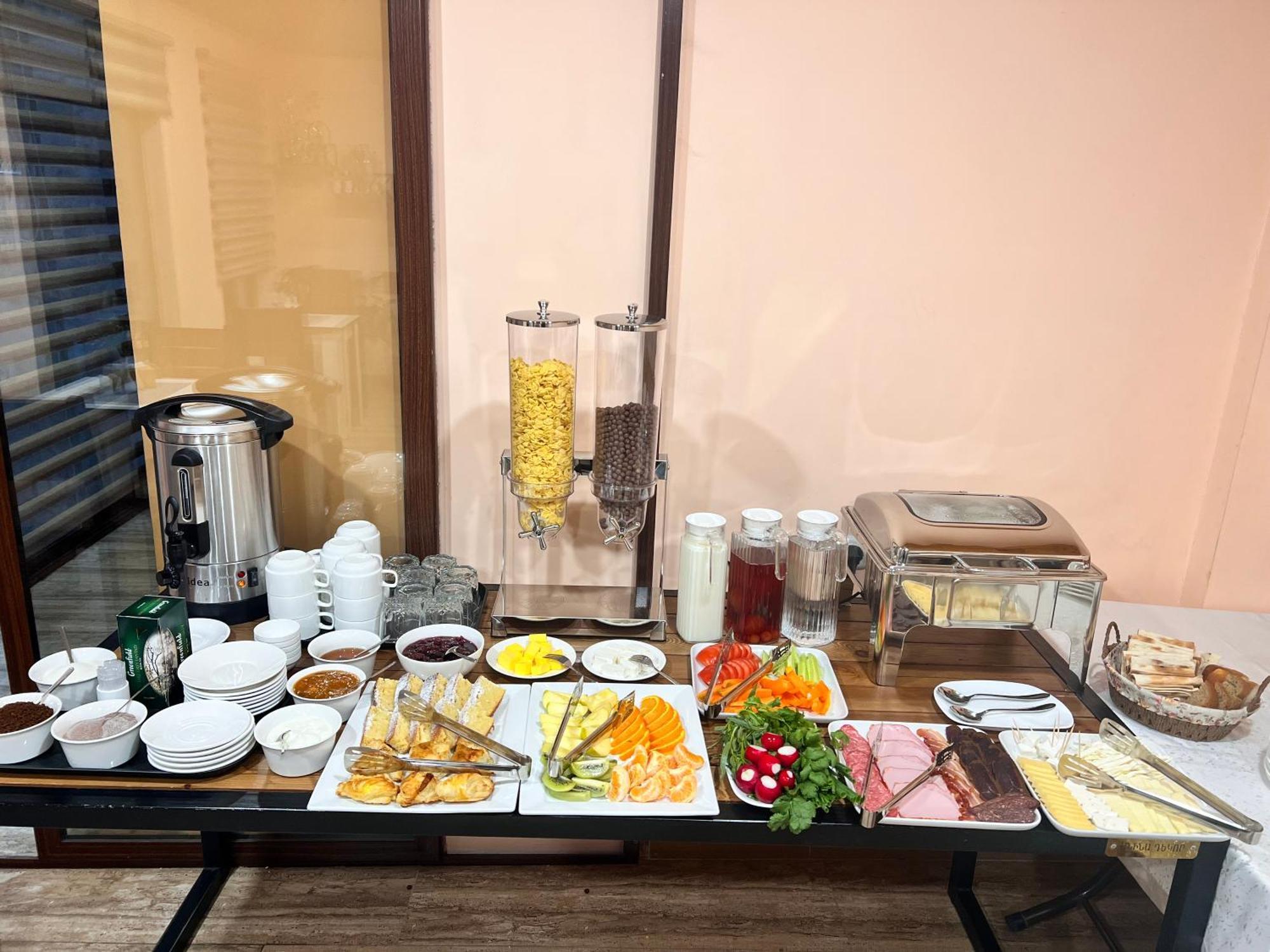 Marnar Hotel Γιερεβάν Εξωτερικό φωτογραφία